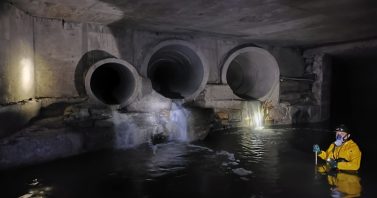 Mirante vistoria Ribeirão Itapeva para prevenir lançamentos irregulares de esgoto