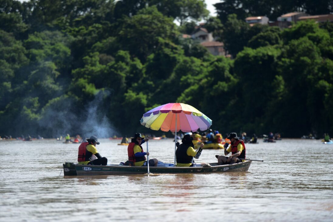 Passeio a Remo reúne milhares de participantes no Rio Piracicaba e celebra esporte e preservação ambiental