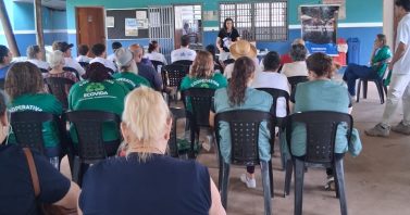 Moradores do bairro Santa Rosa participam de encontro sobre bom uso e eficiência da rede de esgoto