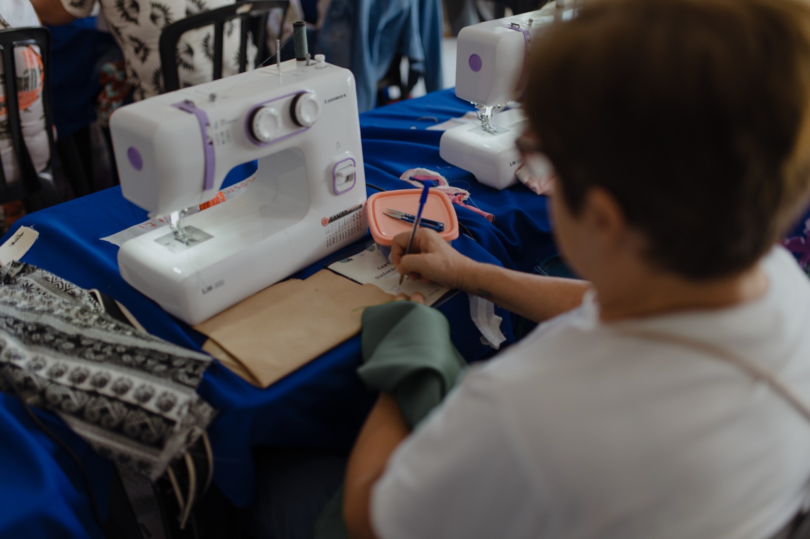 Piracicaba abre 40 vagas para mulheres em curso gratuito de moda sustentável com bolsa-auxílio de R$ 400 e máquina de costura